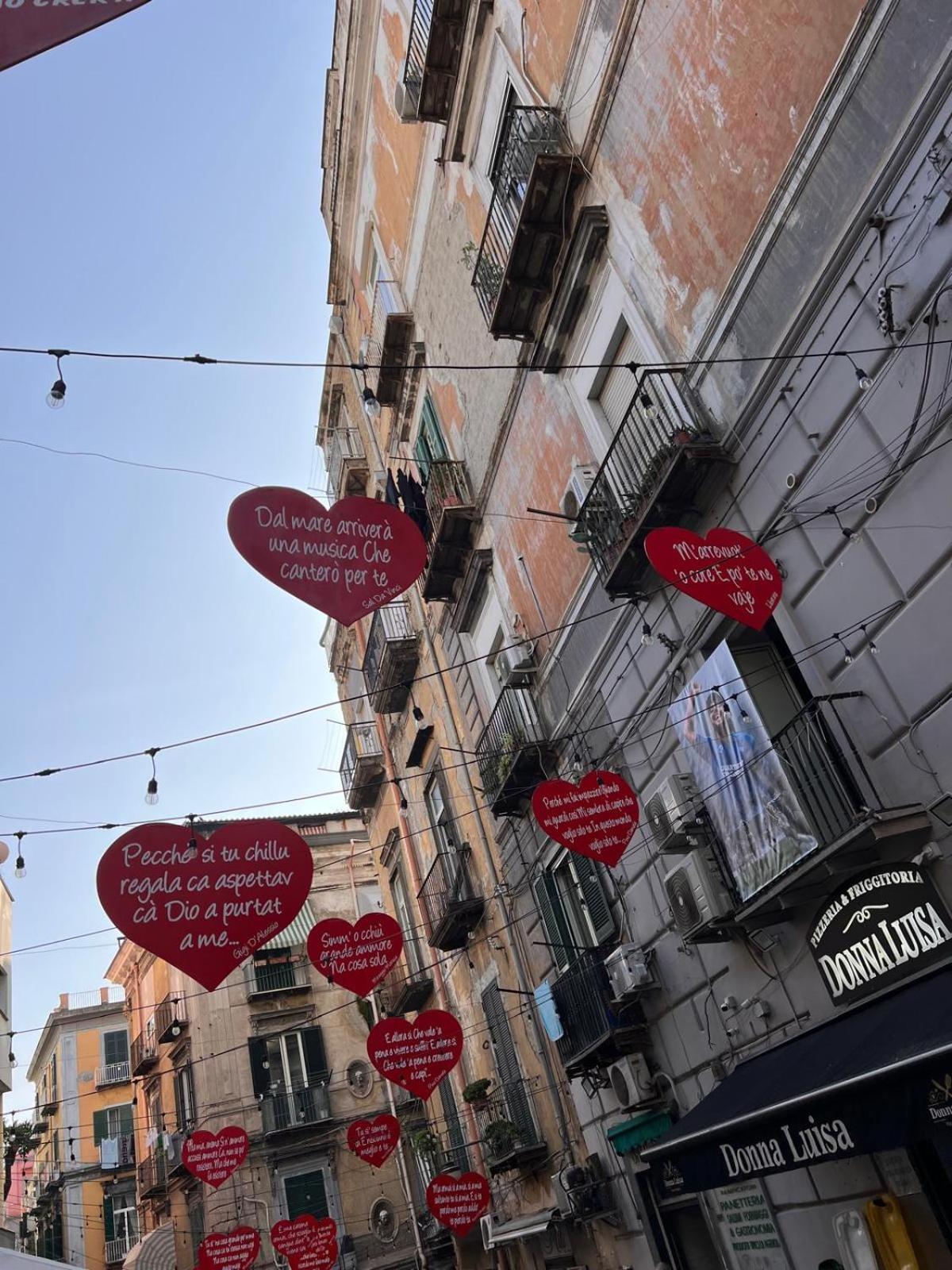 Villa Casa Tolentino Al Centro Di Napoli Exterior foto